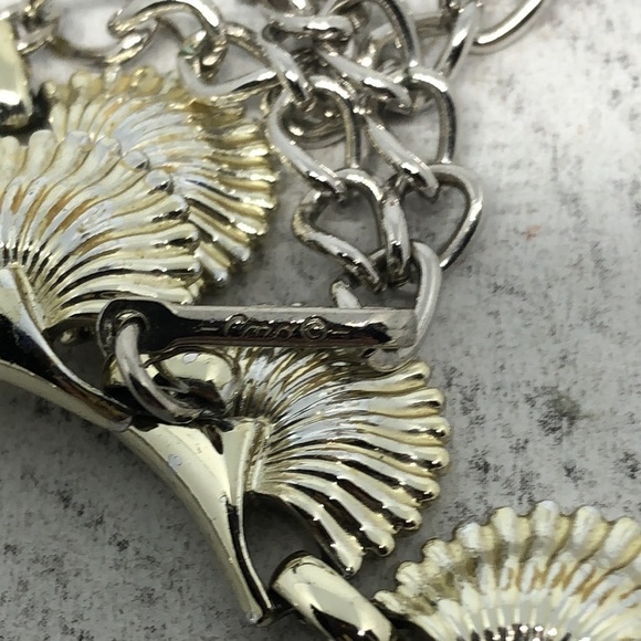 Vintage Coro metal fan shell collar or choker necklace costume dressy two tone. - Picture 5 of 8